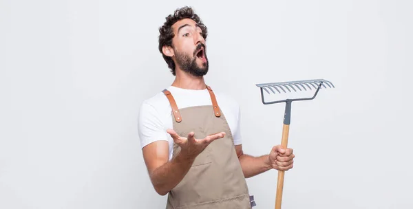 Junger Mann Der Einem Konzert Oder Einer Show Oper Spielt — Stockfoto