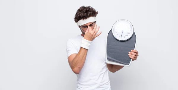 Jeune Homme Sentant Stressé Malheureux Frustré Touchant Front Souffrant Migraine — Photo