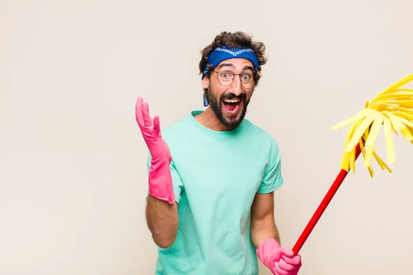 Ung Man Rasande Skriker Känner Sig Stressad Och Irriterad Med — Stockfoto