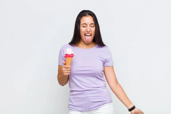 Pretty Woman Cheerful Carefree Rebellious Attitude Joking Sticking Tongue Out — Stock Photo, Image