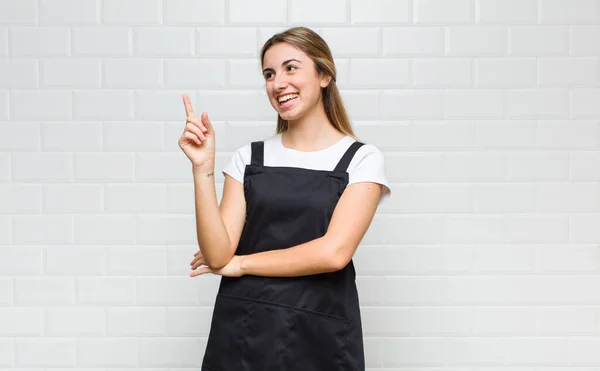 Blonde Woman Smiling Happily Looking Sideways Wondering Thinking Having Idea — Stock Photo, Image