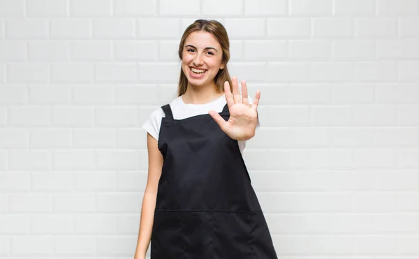 Blonde Woman Smiling Looking Friendly Showing Number Five Fifth Hand — Stock Photo, Image