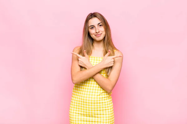 Blonde Woman Looking Puzzled Confused Insecure Pointing Directions Doubts — Stock Photo, Image