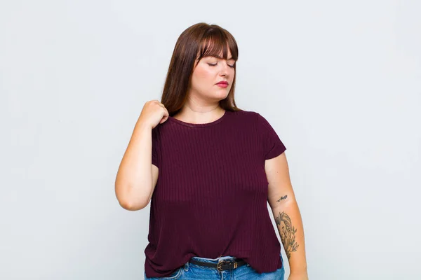 Overgewicht Vrouw Zich Gestrest Angstig Moe Gefrustreerd Trekken Shirt Nek — Stockfoto