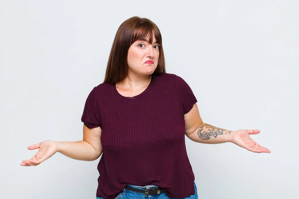 Overweight Woman Feeling Clueless Confused Having Idea Absolutely Puzzled Dumb —  Fotos de Stock