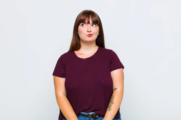Overweight Woman Looking Puzzled Confused Wondering Trying Solve Problem Thinking — Stock Photo, Image
