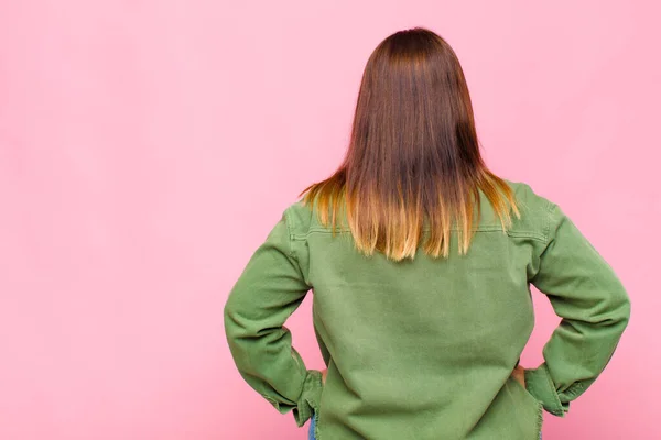 Sobrepeso Mulher Sentindo Confuso Cheio Dúvidas Perguntas Perguntando Com Mãos — Fotografia de Stock