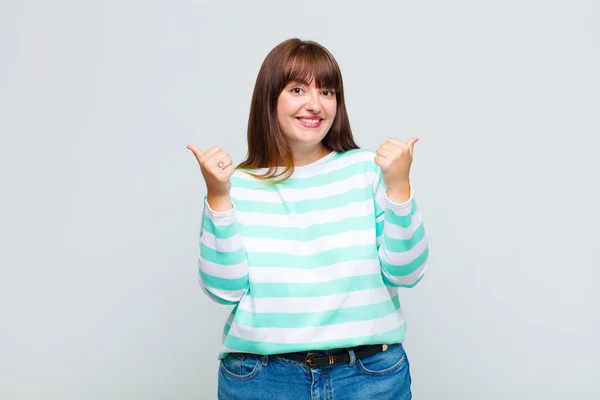 Overweight Woman Smiling Joyfully Looking Happy Feeling Carefree Positive Both — Stock Photo, Image