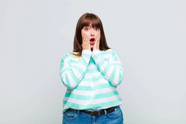 Overweight Woman Feeling Shocked Scared Looking Terrified Open Mouth Hands — Stock Photo, Image