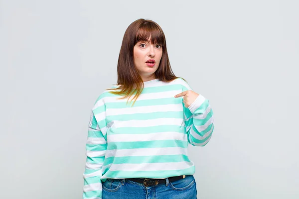 Overweight Woman Feeling Confused Puzzled Insecure Pointing Self Wondering Asking — Stock Photo, Image
