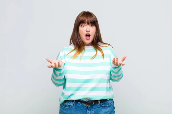 Overweight Woman Feeling Extremely Shocked Surprised Anxious Panicking Stressed Horrified — Stock Photo, Image