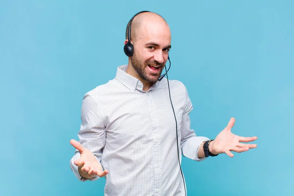 Glatzkopf Der Glücklich Arrogant Stolz Und Selbstzufrieden Aussieht Und Sich — Stockfoto