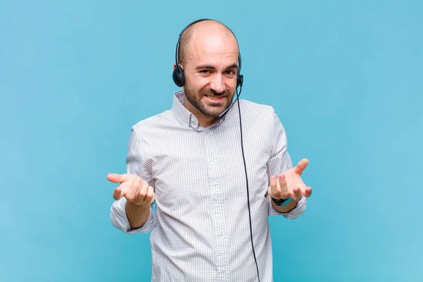 Homem Careca Sentindo Sem Noção Confuso Não Tenho Certeza Qual — Fotografia de Stock