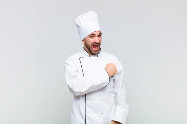 Hombre Calvo Sentirse Feliz Positivo Exitoso Motivado Cuando Enfrenta Desafío — Foto de Stock