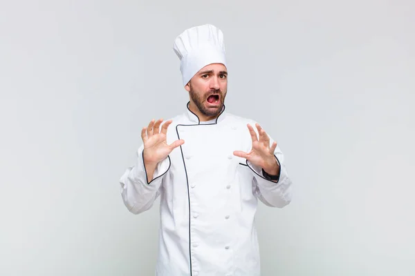 Kale Man Die Zich Verbijsterd Bang Voelt Bang Voor Iets — Stockfoto