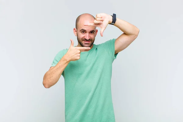 Bald Man Feeling Happy Friendly Positive Smiling Making Portrait Photo — Stock Photo, Image