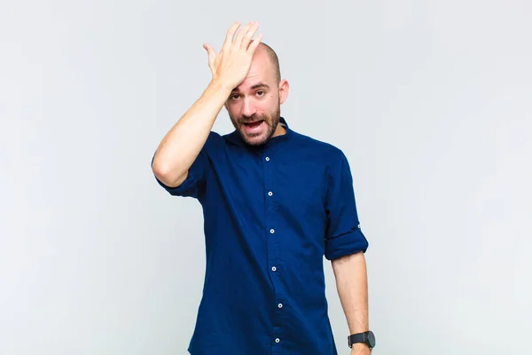 Bald Man Raising Palm Forehead Thinking Oops Making Stupid Mistake — 图库照片