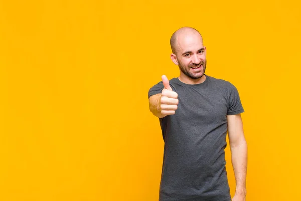 Homem Careca Sentindo Orgulhoso Despreocupado Confiante Feliz Sorrindo Positivamente Com — Fotografia de Stock