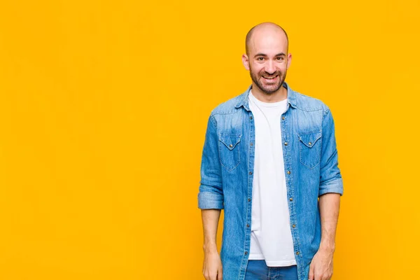 Homem Careca Olhar Feliz Agradavelmente Surpreso Animado Com Uma Expressão — Fotografia de Stock