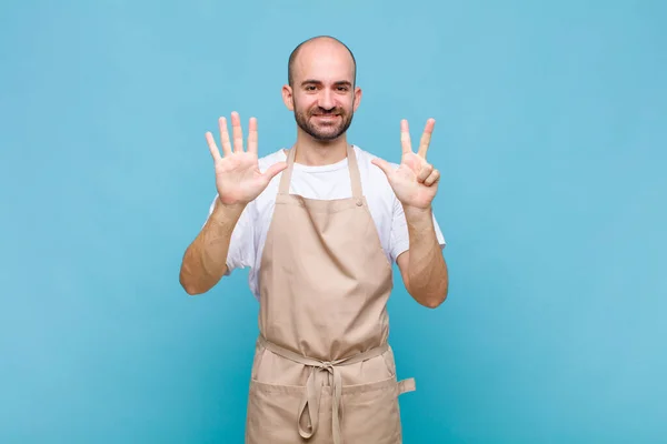 Glatzkopf Lächelnd Und Freundlich Blickend Nummer Acht Oder Acht Mit — Stockfoto