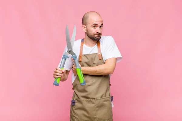 Jonge Kale Man Shrugging Zich Verward Onzeker Voelen Twijfelen Met — Stockfoto