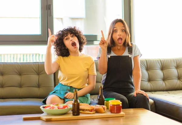 Jong Mooi Vrouw Gevoel Als Een Gelukkig Opgewonden Genie Het — Stockfoto