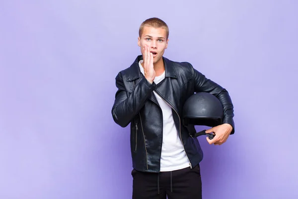 Young Blonde Man Feeling Shocked Scared Looking Terrified Open Mouth — Stock Photo, Image