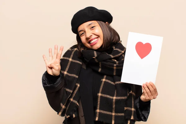 Junge Hübsche Frau Mit Einer Herzkarte — Stockfoto