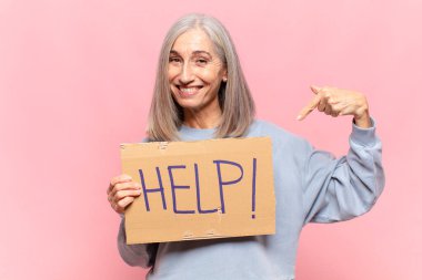 'İmdat!' diyen orta yaşlı bir kadın! kelime