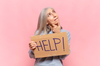 'İmdat!' diyen orta yaşlı bir kadın! kelime