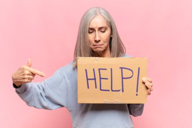 'İmdat!' diyen orta yaşlı bir kadın! kelime