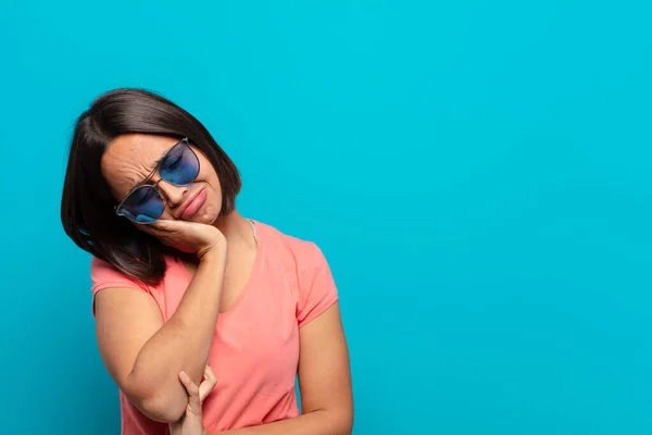 Young Latin Woman Sun Glasses Copy Space — Stock Photo, Image