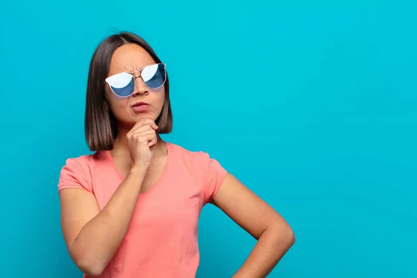 Young Latin Woman Sun Glasses Copy Space — Stock Photo, Image