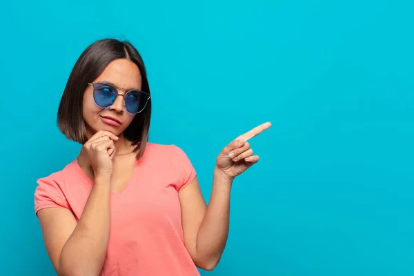 Young Latin Woman Sun Glasses Copy Space — Stock Photo, Image