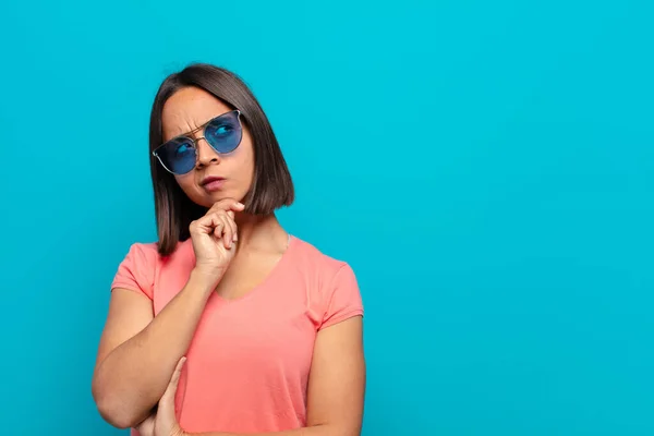 Young Latin Woman Sun Glasses Copy Space — Stock Photo, Image