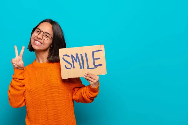 Jovem Latino Mulher Feliz Conceito — Fotografia de Stock