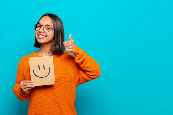 Jovem Latino Mulher Feliz Conceito — Fotografia de Stock