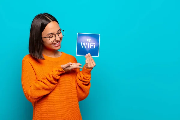 Young Latin Woman Free Wifi Concept — Stock Photo, Image