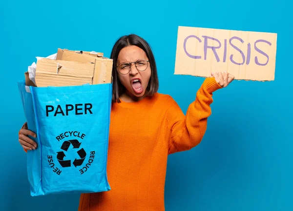 Young Hispanis Woman Recycle Concept — Stock Photo, Image