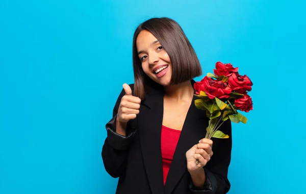 Giovane Bella Donna Possesso Mazzo Rose — Foto Stock