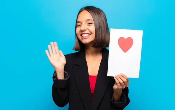 Giovane Bella Donna Possesso Una Carta Cuore — Foto Stock