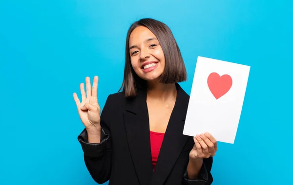 Junge Hübsche Frau Mit Einer Herzkarte — Stockfoto