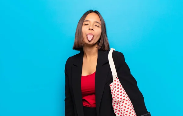 Giovane Bella Donna Con Una Borsa Cuori — Foto Stock