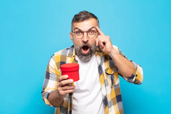 Erwachsener Mann Der Überrascht Mit Offenem Mund Schockiert Aussieht Und — Stockfoto