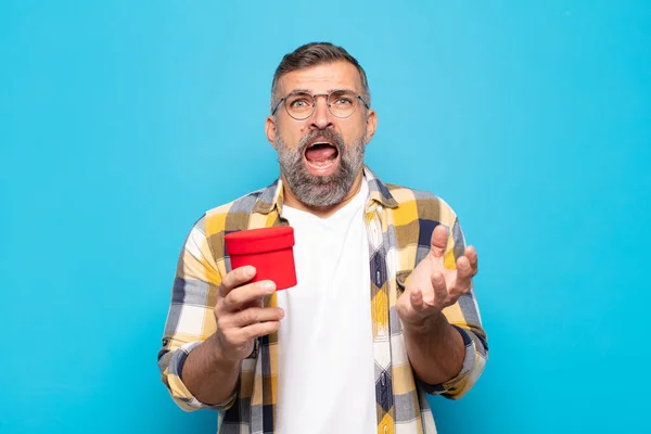 Vuxen Man Ser Desperat Och Frustrerad Stressad Olycklig Och Irriterad — Stockfoto