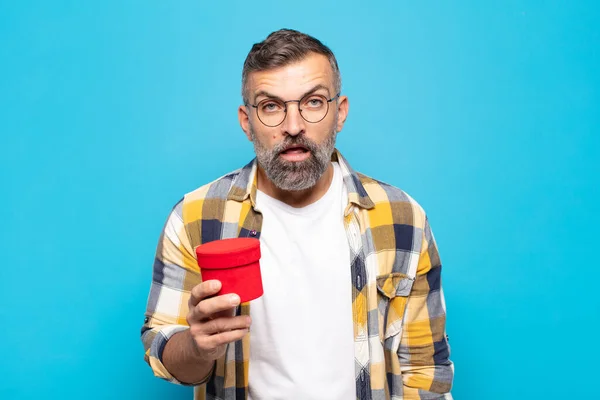 Adult Man Feeling Puzzled Confused Dumb Stunned Expression Looking Something — Stockfoto