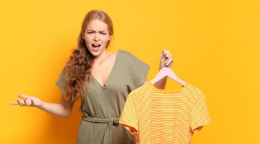 Kızgın, sinirli ve hayal kırıklığına uğramış görünüyorsun. Senin neyin var? 