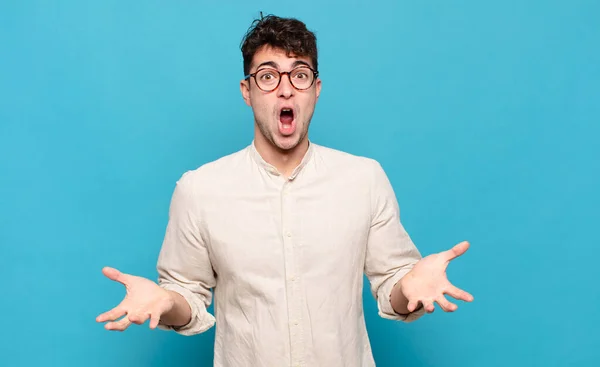 Young Man Open Mouthed Amazed Shocked Astonished Unbelievable Surprise — Stock Photo, Image