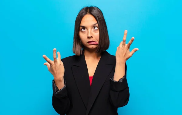Hispanic Woman Shrugging Dumb Crazy Confused Puzzled Expression Feeling Annoyed — Foto Stock