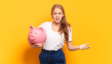 Kızgın, sinirli ve hayal kırıklığına uğramış görünüyorsun. Senin neyin var? 